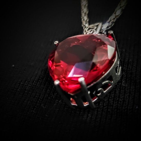 Stunning Ruby Red Glass Heart On 925 Marked Basket Setting - Picture 13 of 14